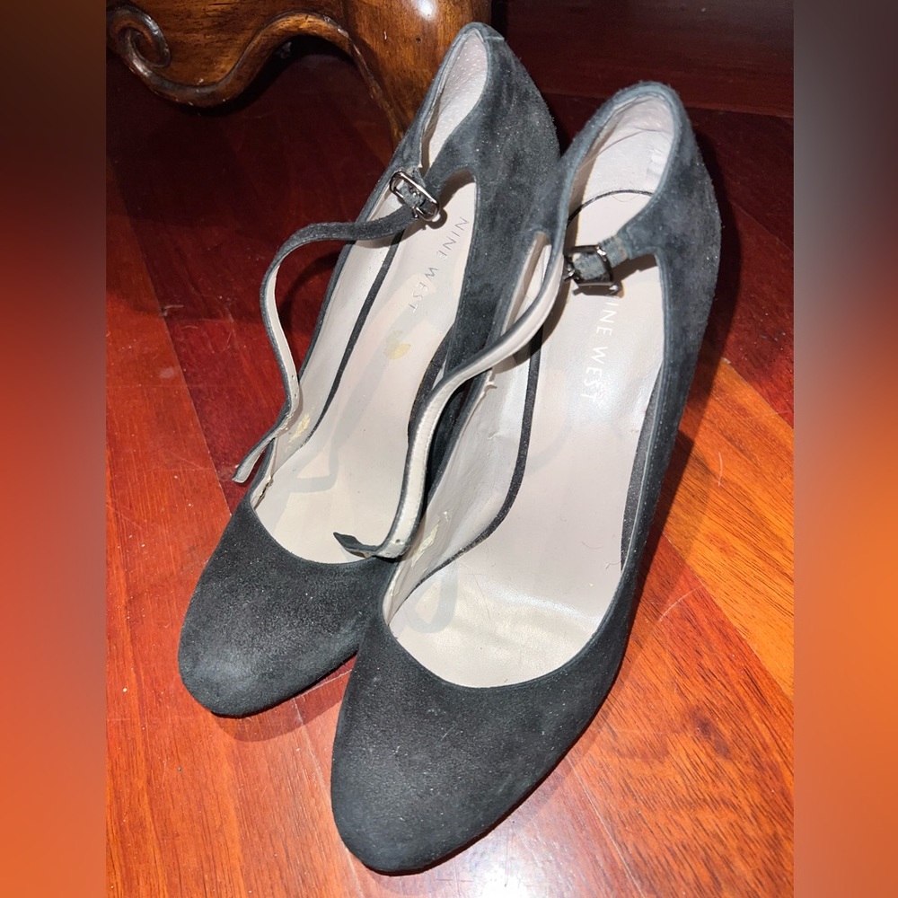 Nine West size 8 black heels